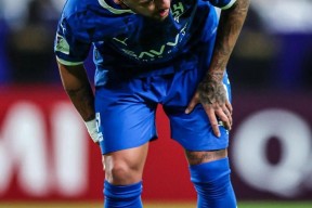 爱游戏-内马尔在法国队比赛中持续失利，夺冠引发热议！